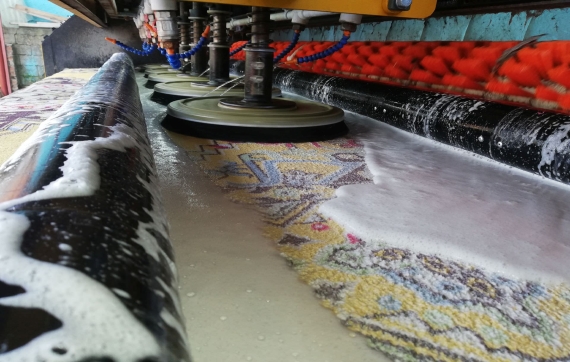 Mašinsko pranje tepiha sa ispiranjem centrifugom